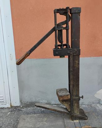 tappatrice antica legno