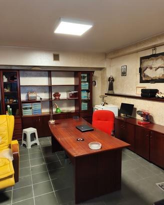 arredamento da ufficio   in legno massello Padouk