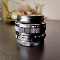 Olympus 17 mm f 1.8 come nuovo