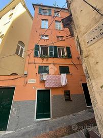 MONOLOCALE A GENOVA