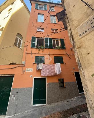 MONOLOCALE A GENOVA