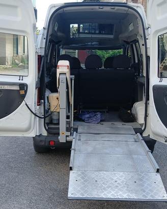 Fiat Doblò omologato per il trasporto disabili