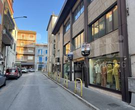 Negozio Isernia [Z2 CRNGNI LCVCG] (Centro)