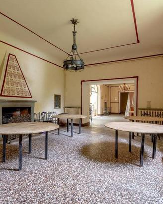 Rustico / Casale di 1600 m² con più di 5 locali e 