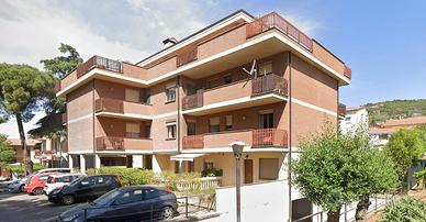 105mq 2° Piano - con Giardino 200mq e GAZEBO LEGNO