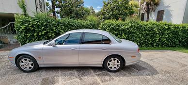 Jaguar S Type  iscritta ASI