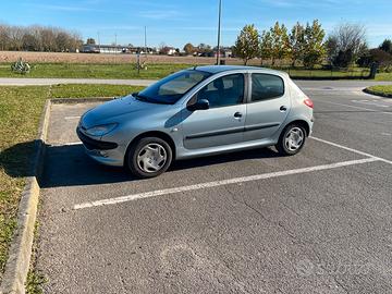 Peugeot 206 auto NEOPATENTATI