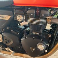 Moto Triumph cafe' racing speed twin 1200