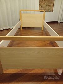 Letto singolo con testiera
