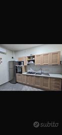 CUCINA IN LEGNO + FRIGORIFERO