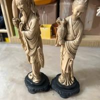 Copia di statue orientali con base