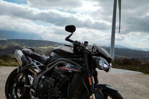 Triumph speed triple 1050 rs 