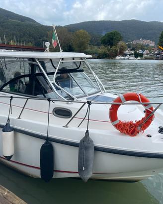 Boston Whaler 255 Conquest anno 2009