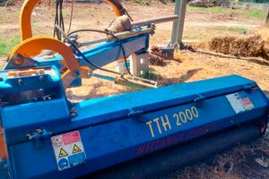 trincia argini laterale  corsetti tth 2000 