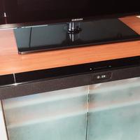Soundbar Samsung con subwoofer wireless.