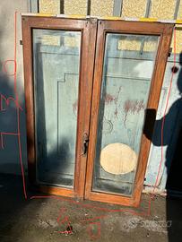 Finestre con doppi vetri in legno