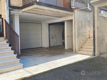 Garage con bagno e ripostiglio centralissimo