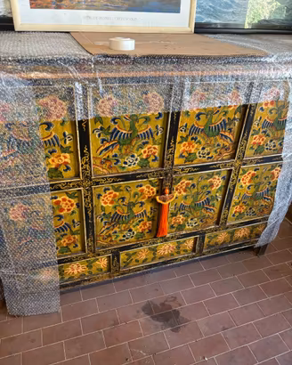 Mobile Tibetano Dipinto a Mano  Credenza