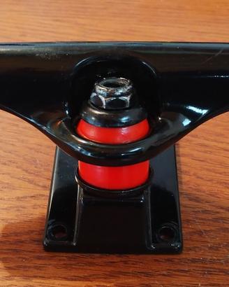 Santa Cruz trucks e ruote skateboard cruiser