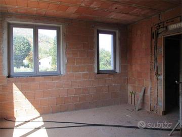 Immobile di 48 m² con 1 locale e posto auto a Capa
