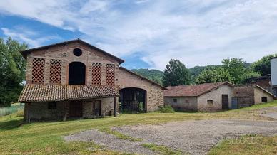 Rustico / Casale di 300 m² a Langhirano