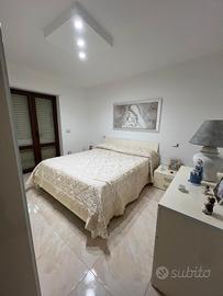 camera da letto bianca elegante