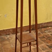 Pedestallo/Porta Vaso antico in Legno