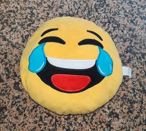 cuscino emoticon risata 