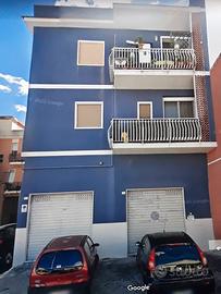 Negozio con saracinesca motorizzata