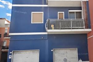 Negozio con saracinesca motorizzata