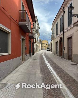 Casa indipendente di 196 m² con più di 5 locali a 