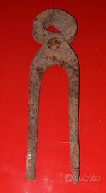 ANTICHE TENAGLIA FORGIATA A MANO CON FORCHETTA