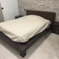 Struttura letto matrimoniale con comodini