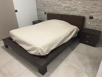 Struttura letto matrimoniale con comodini
