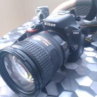 Nikon D5600  REFLEX + 18-55mm + CAVALLETTO 