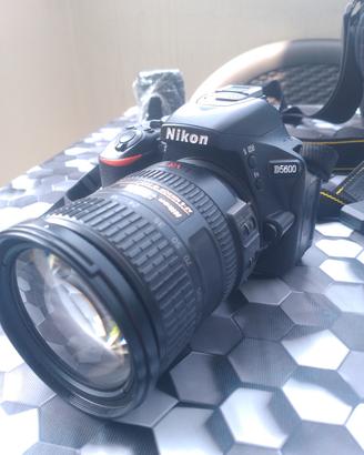 Nikon D5600  REFLEX + 18-55mm + CAVALLETTO 