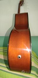 Chitarra classica elettrificata pari al nuovo