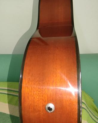 Chitarra classica elettrificata pari al nuovo