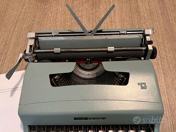 Macchina da scrivere Olivetti Lettera 32