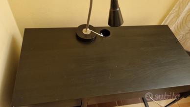 scrivania con sedia