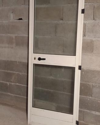 porta in alluminio con vetro antisfondamento 