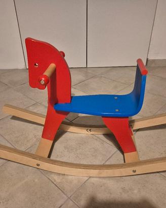Cavallo a dondolo in legno