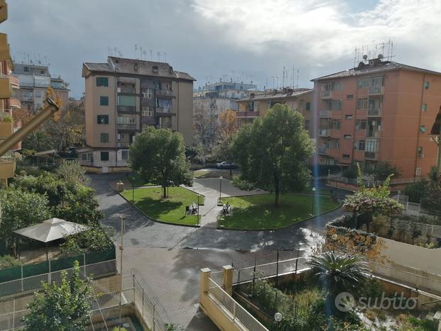 Stanza con balcone / lucio sestio