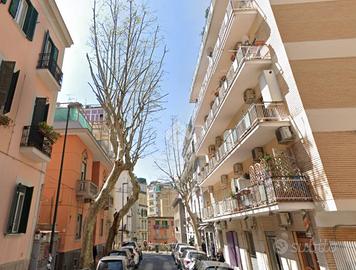 NEGOZIO A NAPOLI