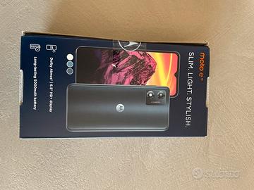 Cellulare motorola  4g. e13. 8+128 GB nuovo