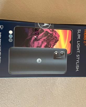 Cellulare motorola  4g. e13. 8+128 GB nuovo