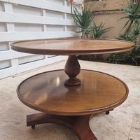 tavolino tondo 2 ripiani e rotelle = euro 30