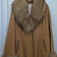 giacca in pelle con inserti in pelliccia