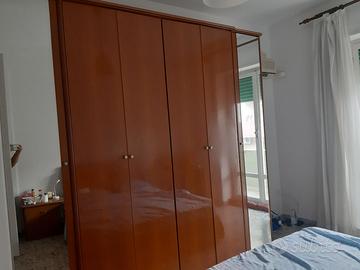 armadio datato ma in buone condizioni zona T hotel