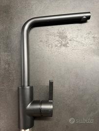 Rubinetto cucina ELLECI nero opaco.